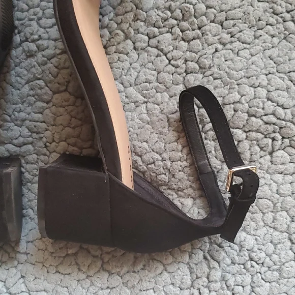 Elegant Torrid 10 WIDE Black Sueded Women's Sandals NWOT - Picture 10 of 13